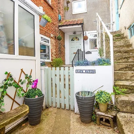 Finest Retreats - Harbour Haven Apartment Whitby